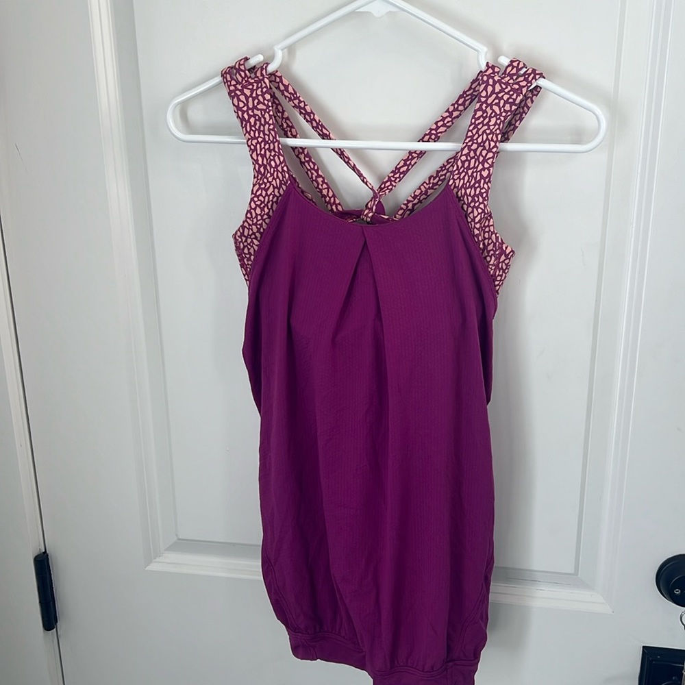 Women’s Lululemon *retired print* breathable tank w/built-in sports bra size 4